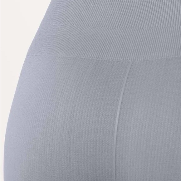 Lululemon Awakening Crop leggings Taryn Toomey 17". Sz 4. Gray. Ruched leg. - Picture 9 of 15